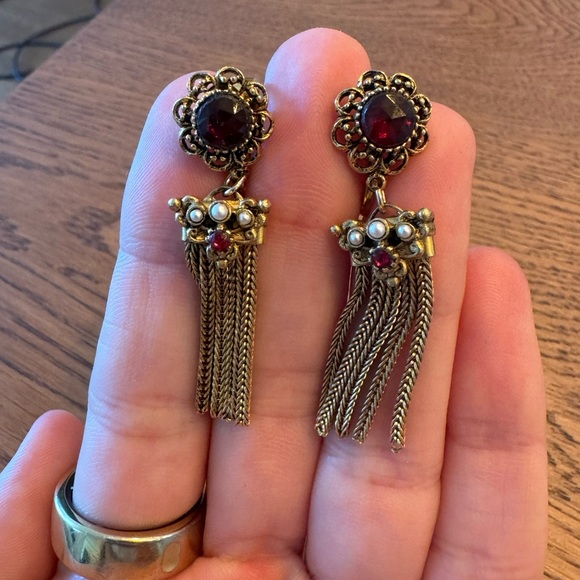 Beautiful Clip on Earrings - Picture 1 of 4
